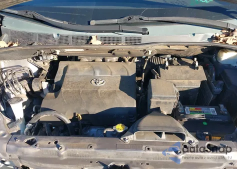 2011 Toyota Sienna Base V6 z USA, uszkodzony, nr VIN 5TDZK3DC3BS168691